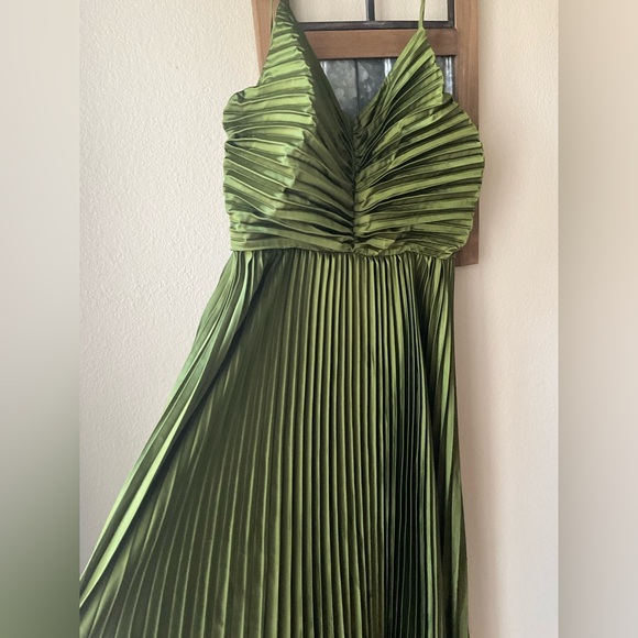Petal & Pup Olive Green Maxi Dress - Picture 4 of 6